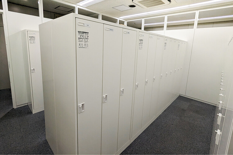 女性更衣室・化粧室の更新